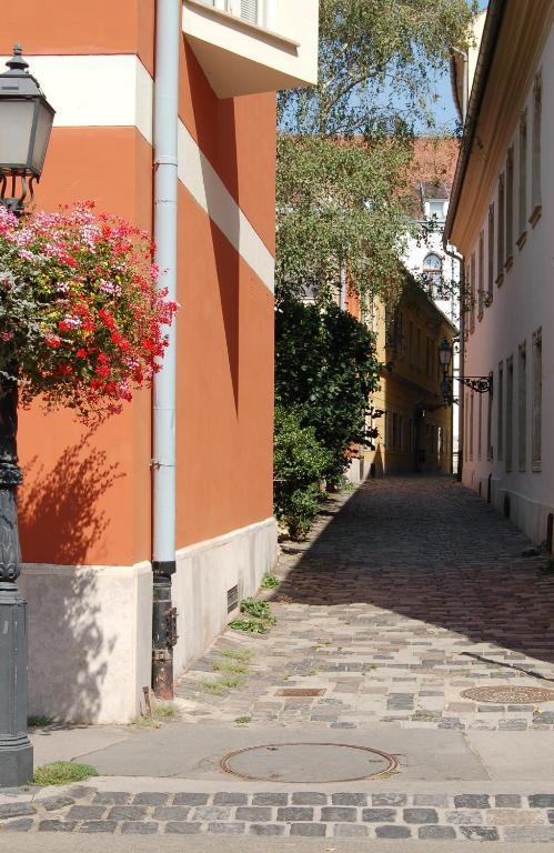 Buda Castle Apartments Budapest Esterno foto
